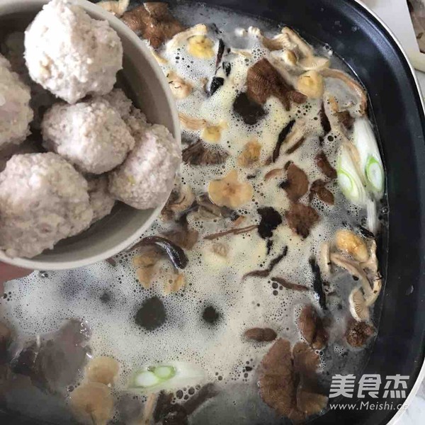 Mushroom Meatball Hot Pot recipe