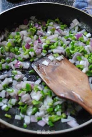 A New Way to Eat "bad" Eggs-green Pepper, Onion and Tiger Preserved Eggs recipe