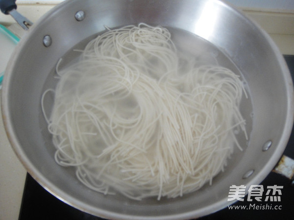 Stir-fried Noodles with Beef and Green Pepper recipe