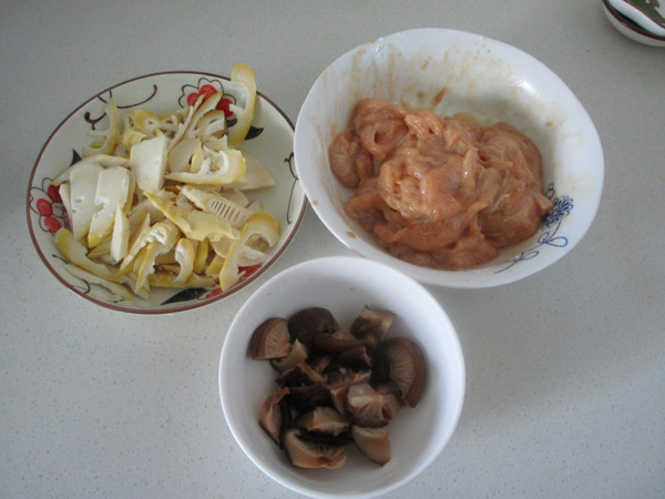 Chicken Slices with Oyster Sauce and Shiitake Mushrooms recipe