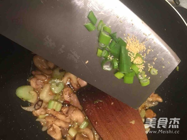 Stir-fried Chicken Breasts with Celery recipe