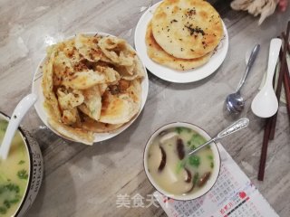 Crucian Carp and Mushroom Tofu Soup recipe