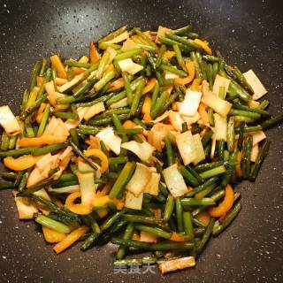Stir-fried Fish Tofu with Garlic Moss recipe