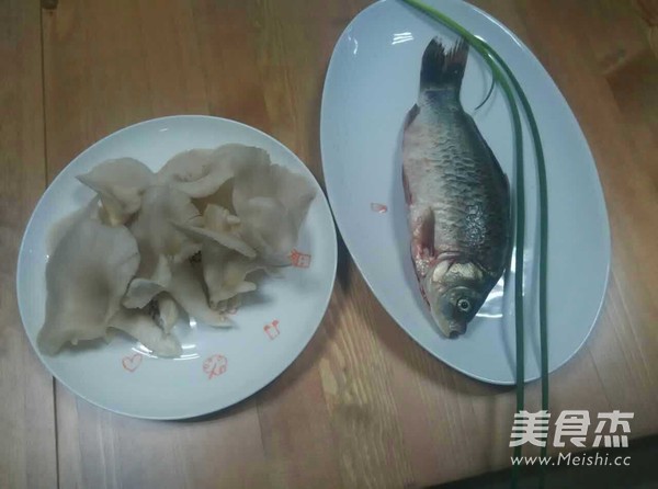 Mushroom and Crucian Carp Soup recipe