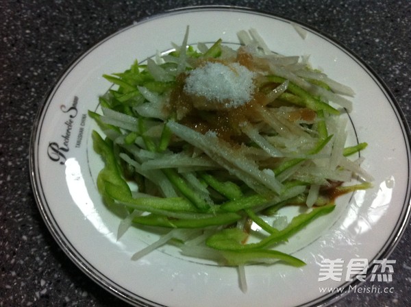 Shredded White Pepper and White Radish recipe