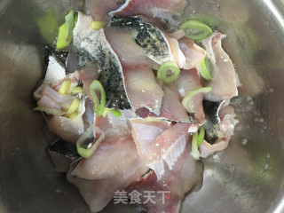 Fried Fish Fillet with Green Pepper and Pleurotus Eryngii recipe