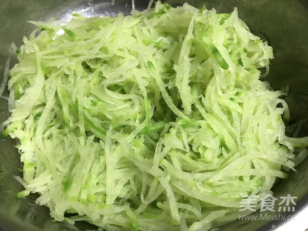 Deep-fried Shredded Carrot Meatballs recipe