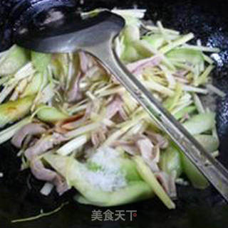 Stir-fried Loofah with Leek Sprouts and Pork Belly recipe