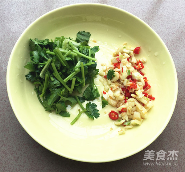 Enoki Mushroom Stir with Black Fungus recipe