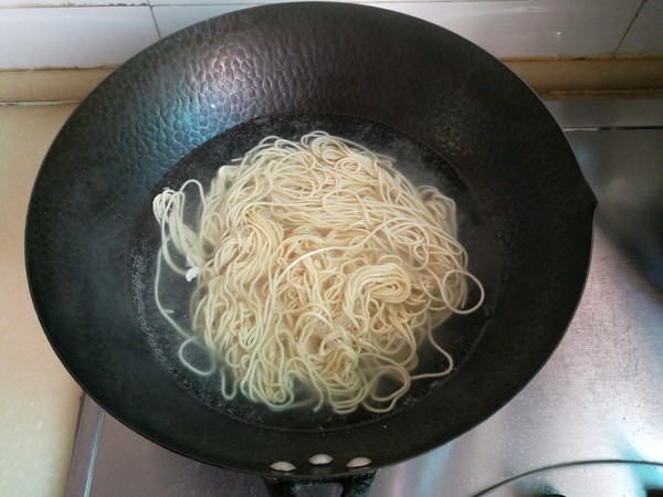 Noodles with Garlic Scallop Sauce recipe