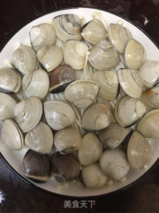 Steamed White Scallops with Enoki Mushroom and Garlic recipe