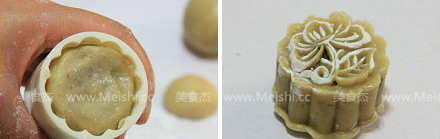 Mooncake with Lotus Seed Paste and Egg Yolk recipe