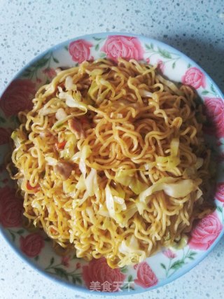 Kuaishou Children's Light Cabbage Stir-fried Instant Noodles recipe