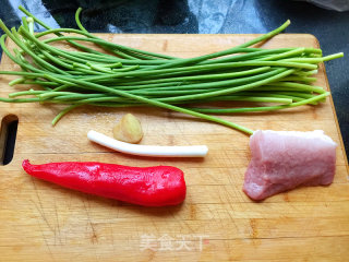 Stir-fried Pork with Garlic Moss recipe