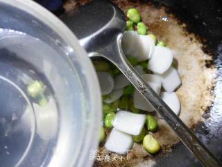 Stir-fried Rice Cake with Lettuce and Broad Beans recipe