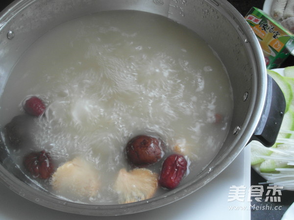 Mushroom Hot Pot in Warm Thick Soup recipe