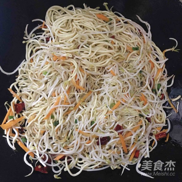 Fried Noodles with Mung Bean Sprouts and Eggs recipe