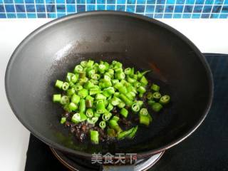 Spicy Fried Pork Liver with Millet recipe