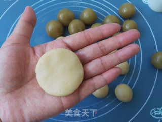 #新良第一节烤大赛# Cantonese-style Lotus Seed Paste Moon Cake recipe