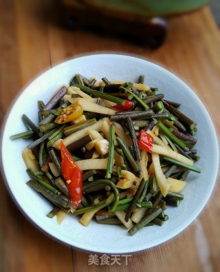 Stir-fried Bracken with Sour Radish recipe