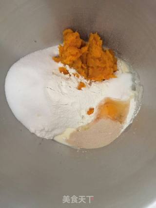 Pumpkin Meal Buns recipe