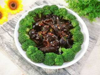 Broccoli with Fungus recipe