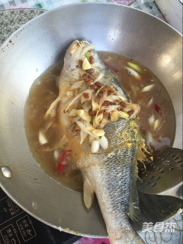 New Year's Eating Fish for More Than Every Year---simmered Yellow Croaker in Sauce recipe