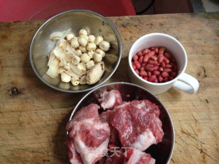 Lotus Seed Peanut Spare Ribs Soup recipe