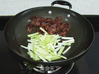 Stir-fried Celery and Salami recipe