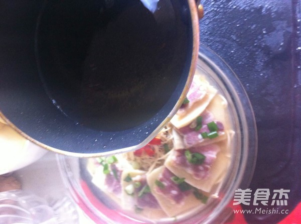 Bacon and Winter Bamboo Shoots Steamed and Dried Shreds recipe