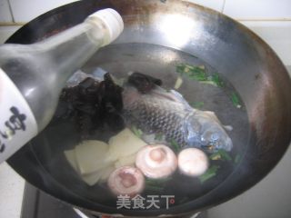 【winter Healthy Vegetables】---mushroom Crucian Carp Soup recipe