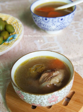 Green Olive Carrot Pork Bone Soup recipe