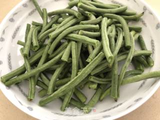 Stir-fried Dried Bean Curd with Cowpea recipe