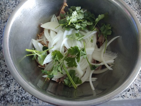 Pork Ears with Onion recipe