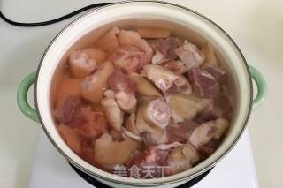 Braised Pig's Trotters with Red Glutinous Rice recipe