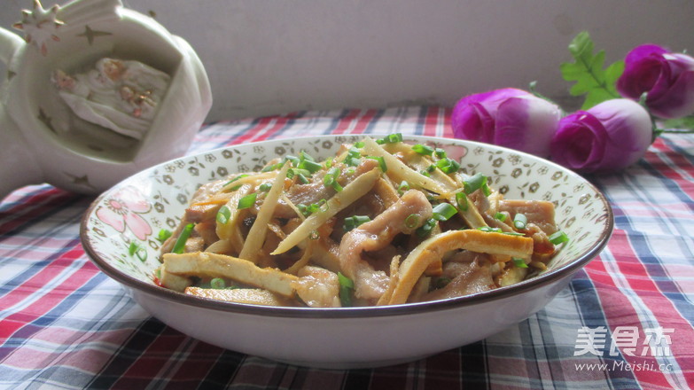 Stir-fried Lean Pork with Soaked Ginger Dried Beans recipe