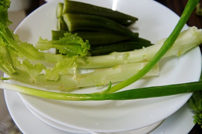 Stir-fried Lettuce Neck with Okra recipe