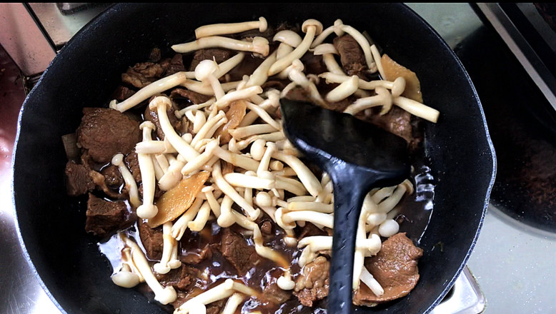 Beef Brisket with Curry and Fresh Mushrooms recipe