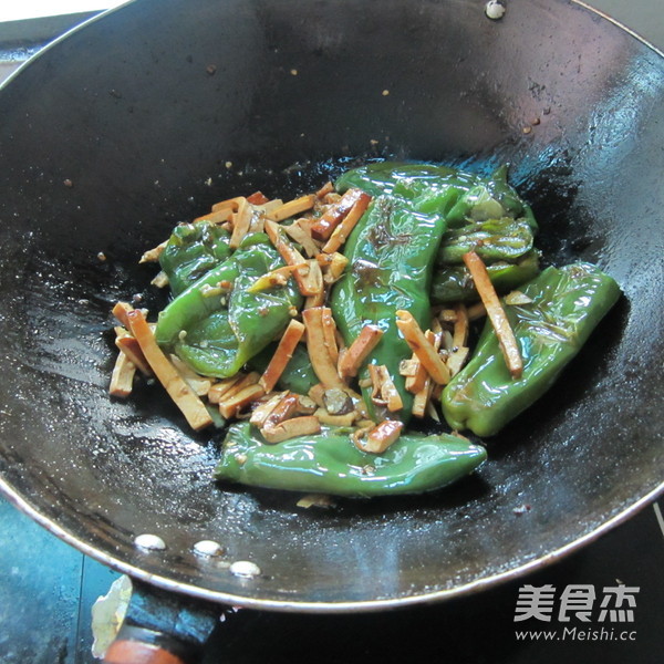 Pan-fried Chili and Braised Tofu Shreds recipe