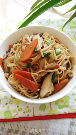 Fried Noodles with Shiitake and Pork recipe