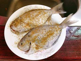 Fried Sea Crucian Carp with Cumin recipe