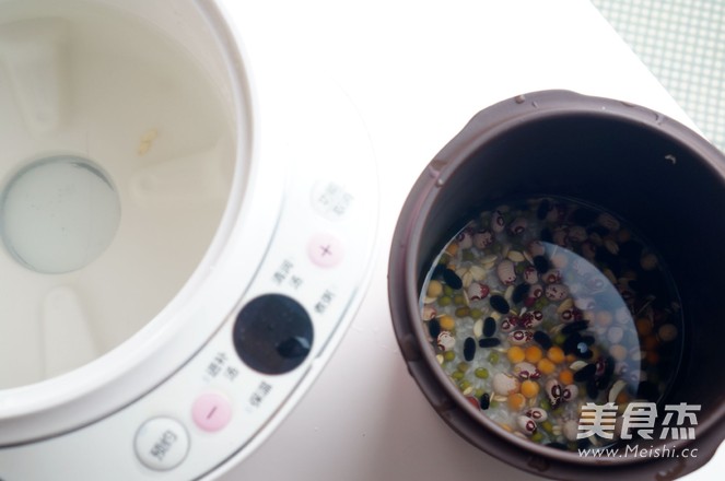 Five Grains and Bean Porridge 【electric Cooker Recipe】 recipe