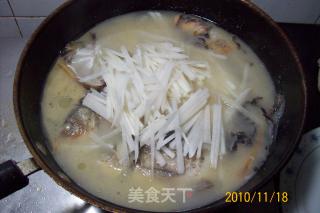 【autumn and Winter Green Shield】--- "garlic Carrot Soup with Carp" recipe