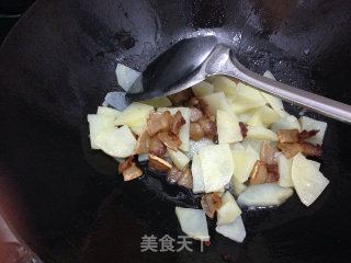 Stir-fried Potato Chips with Pork Belly recipe