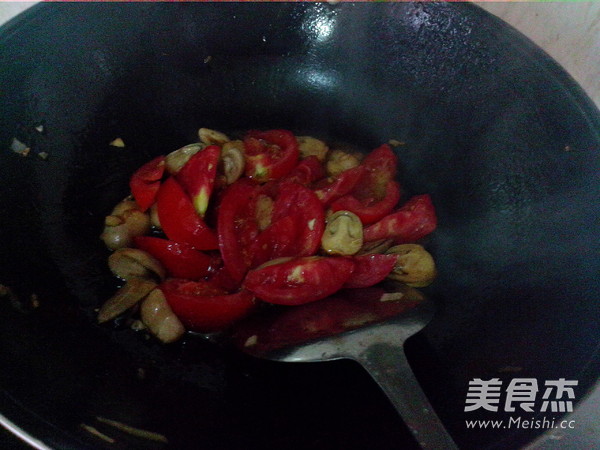 Stir-fried Straw Mushrooms with Tomatoes recipe