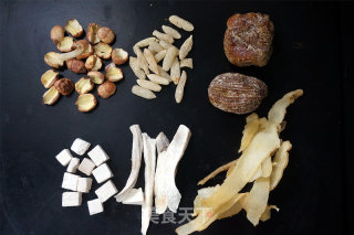 Qingrun Chestnut Pork Ribs Soup recipe