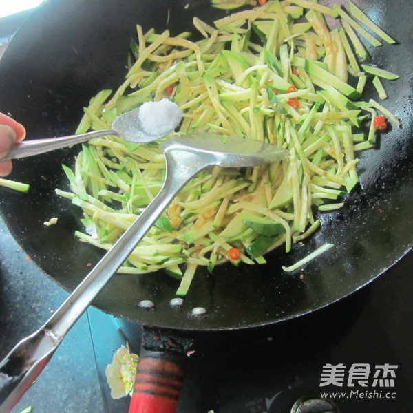 Wild Pepper and Northern Melon Shreds recipe