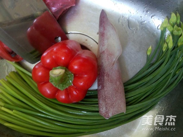 Fried Squid with Chives recipe