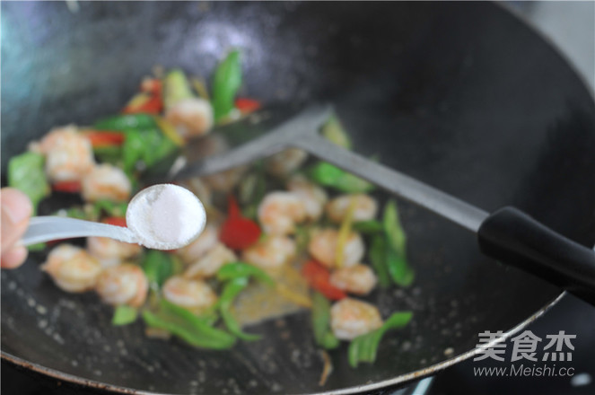 Stir-fried Shrimp with Green and Red Pepper recipe