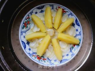 #团圆饭# Apple Steamed Lily recipe